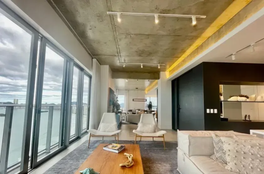 Apartamento frente mar mobiliado com 5 suítes e 4 vagas de garagem em Balneário Camboriú — foto 7