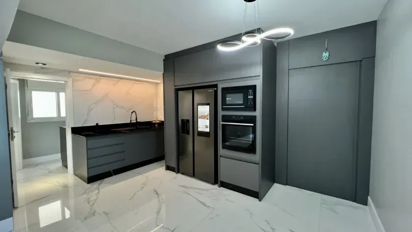 Apartamento frente mar mobiliado com 4 dormitórios sendo 2 suítes e 1 vaga em Balneário Camboriú — foto 3