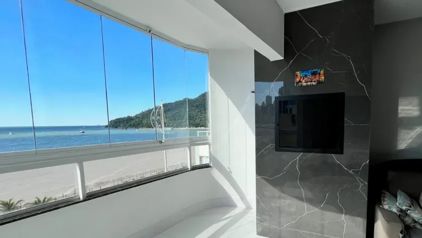 Apartamento frente mar mobiliado com 4 dormitórios sendo 2 suítes e 1 vaga em Balneário Camboriú — foto 4