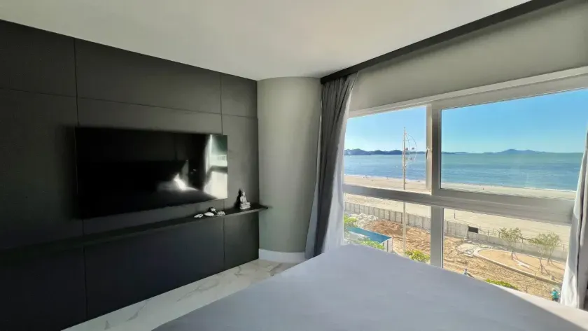 Apartamento frente mar mobiliado com 4 dormitórios sendo 2 suítes e 1 vaga em Balneário Camboriú — foto 18