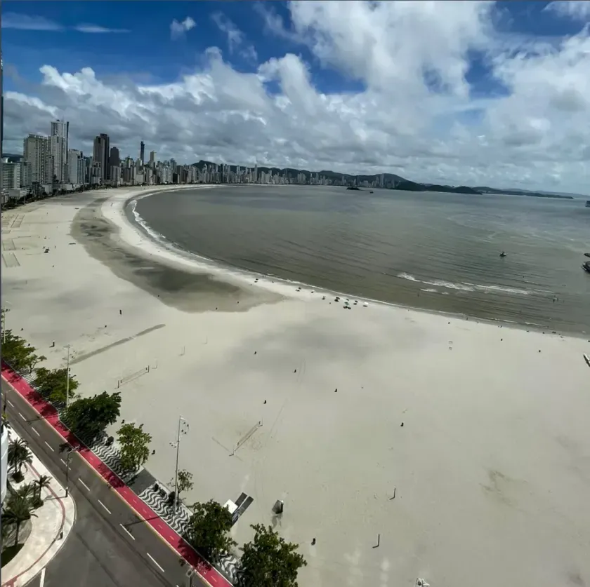 Apartamento mobiliado frente mar com 4 suítes e 3 vagas na Avenida Atlântica em Balneário Camboriú — foto 27