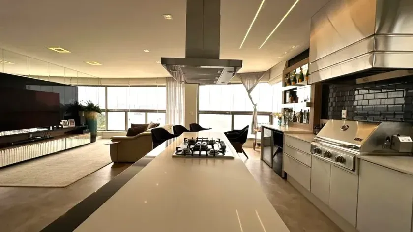 Apartamento mobiliado frente mar com 4 suítes e 3 vagas em Balneário Camboriú — foto 3