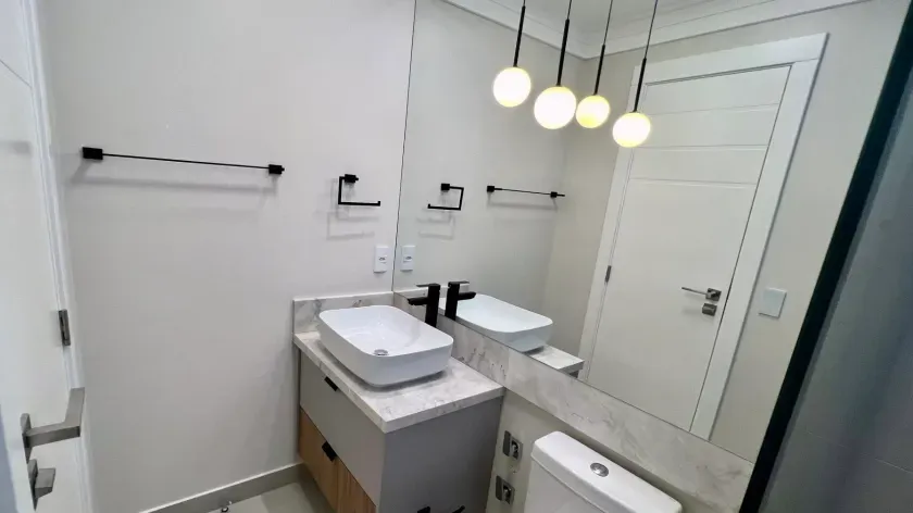 Apartamento quadra mar mobiliado com 3 suítes e 3 vagas na Barra Norte em Balneário Camboriú — foto 34