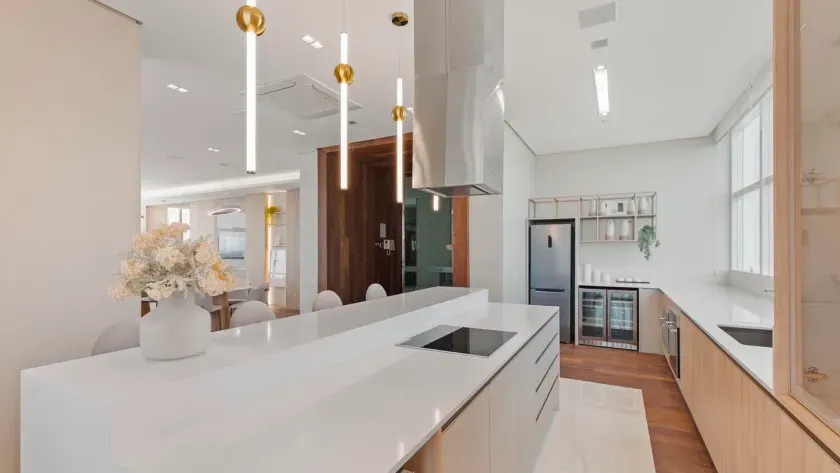 Apartamento frente mar com 4 suítes e 4 vagas de garagem em Balneário Camboriú — foto 34