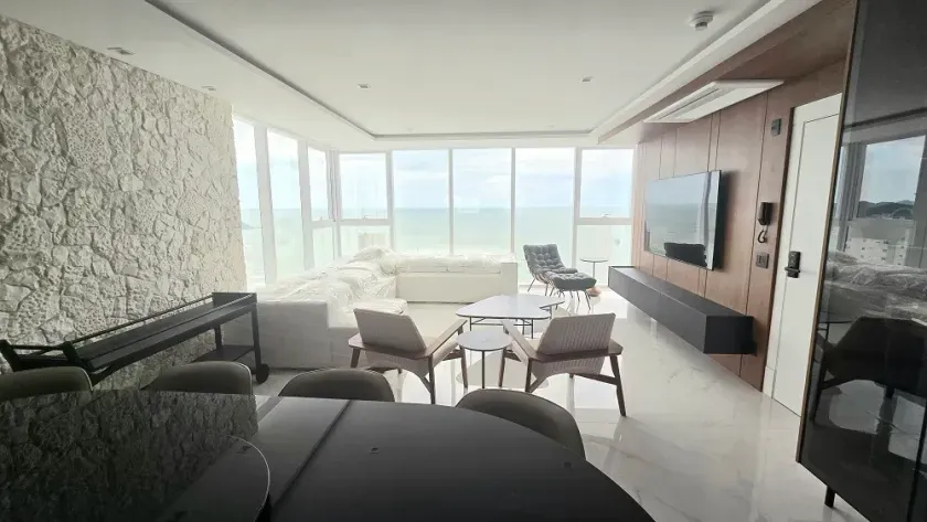 Apartamento vista mar com 4 suítes e 4 vagas de garagem em Balneário Camboriú/SC — foto 2