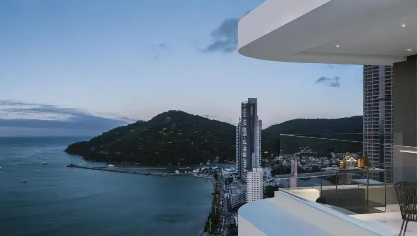 Apartamento quadra mar com 4 suítes e 3 vagas de garagem em Balneário Camboriú — foto 4