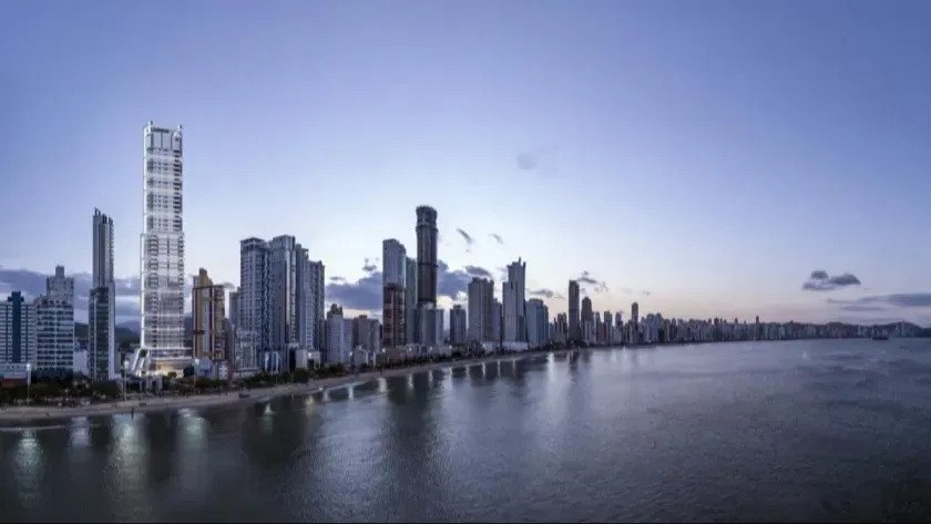 Apartamento quadra mar com 4 suítes e 3 vagas de garagem em Balneário Camboriú — foto 18