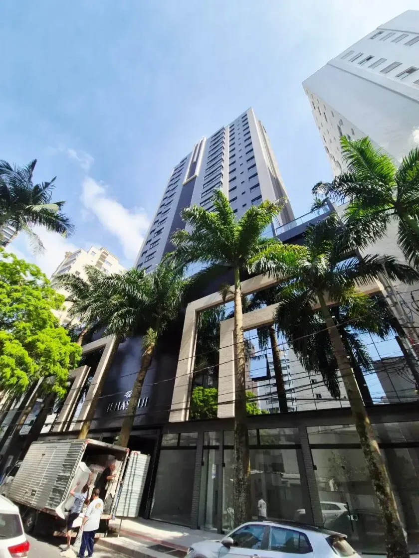 Apartamento com 3 suítes e 2 vagas de garagem em Balneário Camboriú/SC