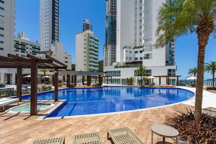 Apartamento quadra mar com 3 suítes e 3 vagas de garagem em Balneário Camboriú — foto 77