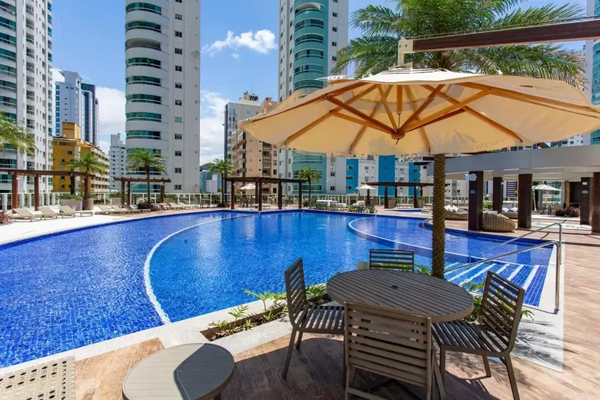 Apartamento quadra mar com 3 suítes e 3 vagas de garagem em Balneário Camboriú — foto 78