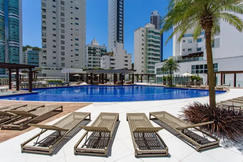 Apartamento quadra mar com 3 suítes e 3 vagas de garagem em Balneário Camboriú — foto 80