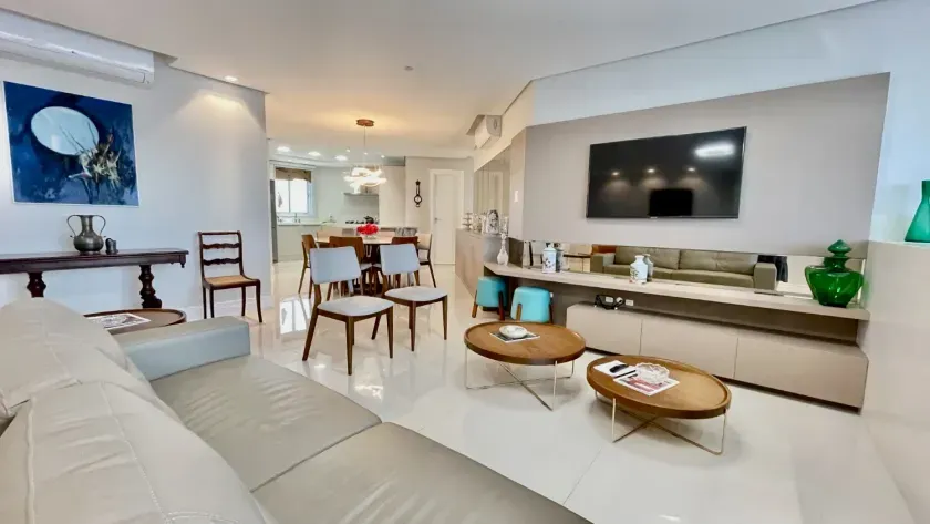 Apartamento quadra mar com 3 suítes e 3 vagas de garagem em Balneário Camboriú — foto 6