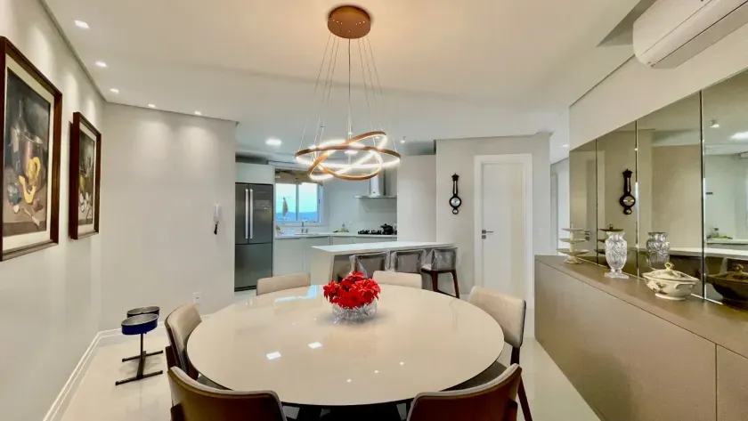 Apartamento quadra mar com 3 suítes e 3 vagas de garagem em Balneário Camboriú — foto 5