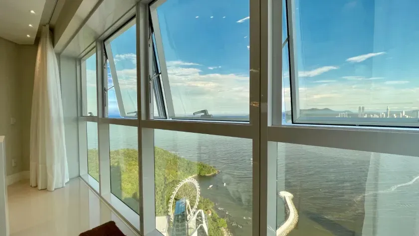 Apartamento quadra mar com 3 suítes e 3 vagas de garagem em Balneário Camboriú — foto 8