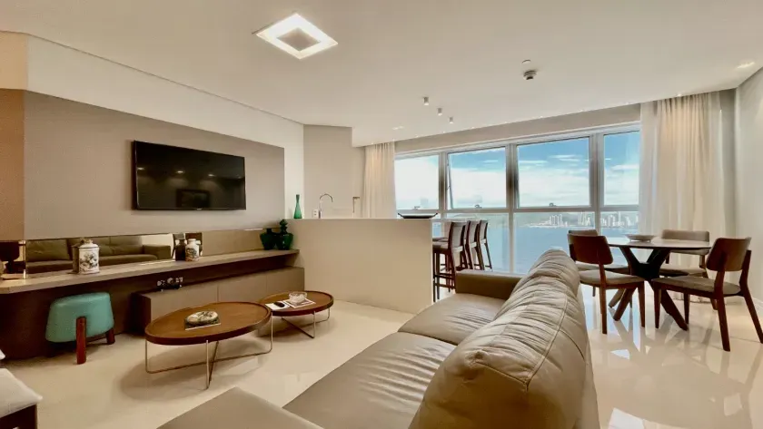 Apartamento quadra mar com 3 suítes e 3 vagas de garagem em Balneário Camboriú — foto 11