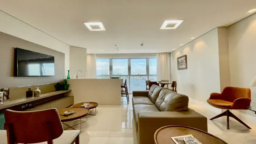 Apartamento quadra mar com 3 suítes e 3 vagas de garagem em Balneário Camboriú — foto 12