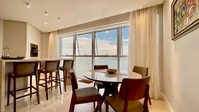 Apartamento quadra mar com 3 suítes e 3 vagas de garagem em Balneário Camboriú — foto 14
