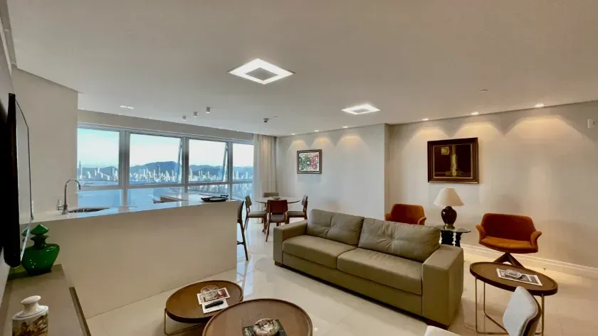 Apartamento quadra mar com 3 suítes e 3 vagas de garagem em Balneário Camboriú — foto 15