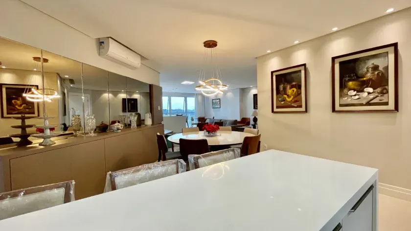 Apartamento quadra mar com 3 suítes e 3 vagas de garagem em Balneário Camboriú — foto 16