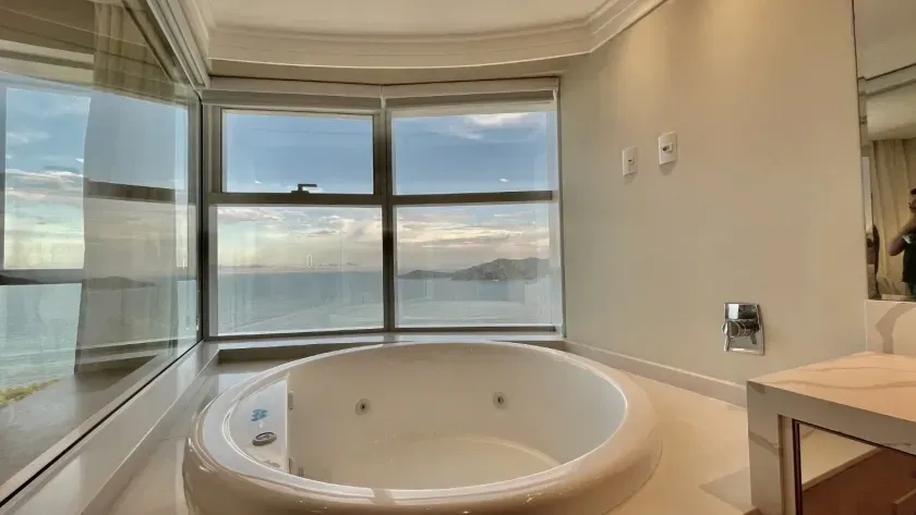 Apartamento quadra mar com 3 suítes e 3 vagas de garagem em Balneário Camboriú — foto 27