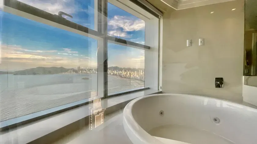 Apartamento quadra mar com 3 suítes e 3 vagas de garagem em Balneário Camboriú — foto 28