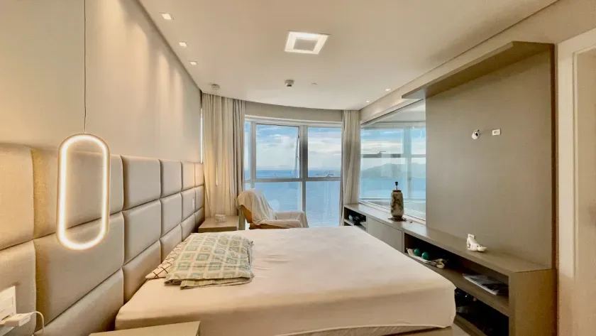 Apartamento quadra mar com 3 suítes e 3 vagas de garagem em Balneário Camboriú — foto 30