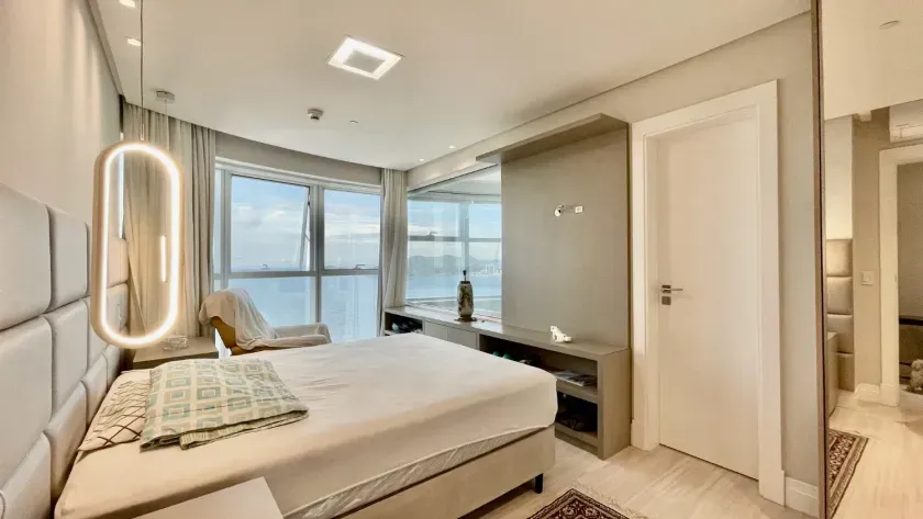 Apartamento quadra mar com 3 suítes e 3 vagas de garagem em Balneário Camboriú — foto 31