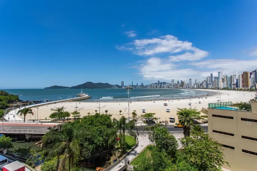 Apartamento quadra mar com 3 suítes e 3 vagas de garagem em Balneário Camboriú — foto 41