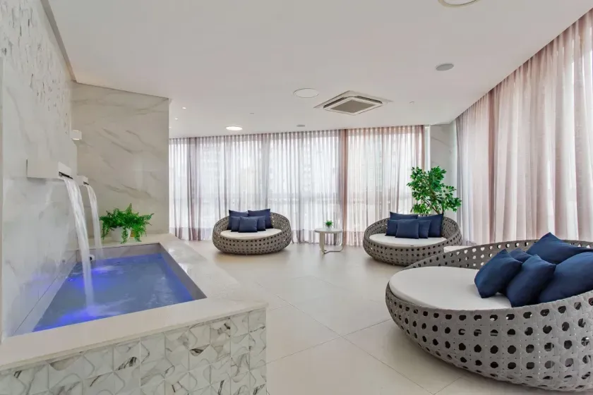 Apartamento quadra mar com 3 suítes e 3 vagas de garagem em Balneário Camboriú — foto 42