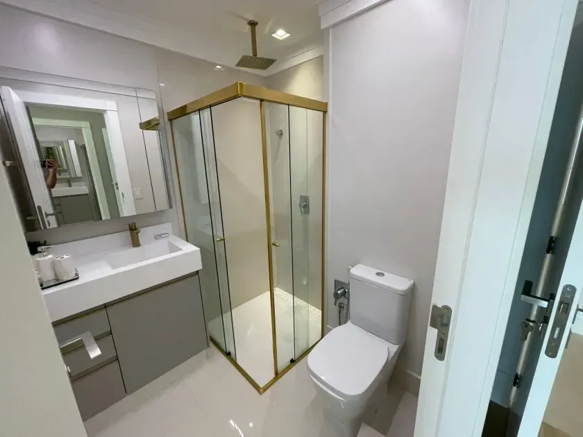 Apartamento alto padrão frente mar com 4 suítes e 3 vagas de garagem - Av. Atlântica/SC — foto 25