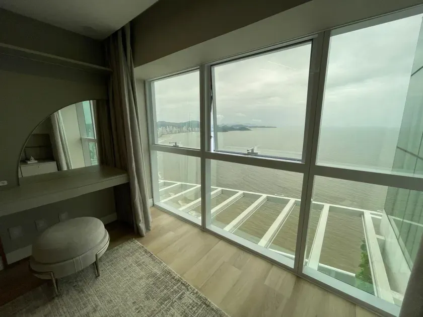 Apartamento alto padrão frente mar com 4 suítes e 3 vagas de garagem - Av. Atlântica/SC — foto 22