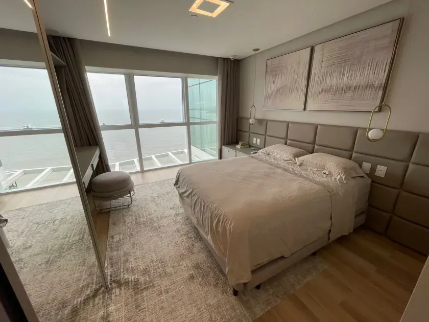Apartamento alto padrão frente mar com 4 suítes e 3 vagas de garagem - Av. Atlântica/SC — foto 13