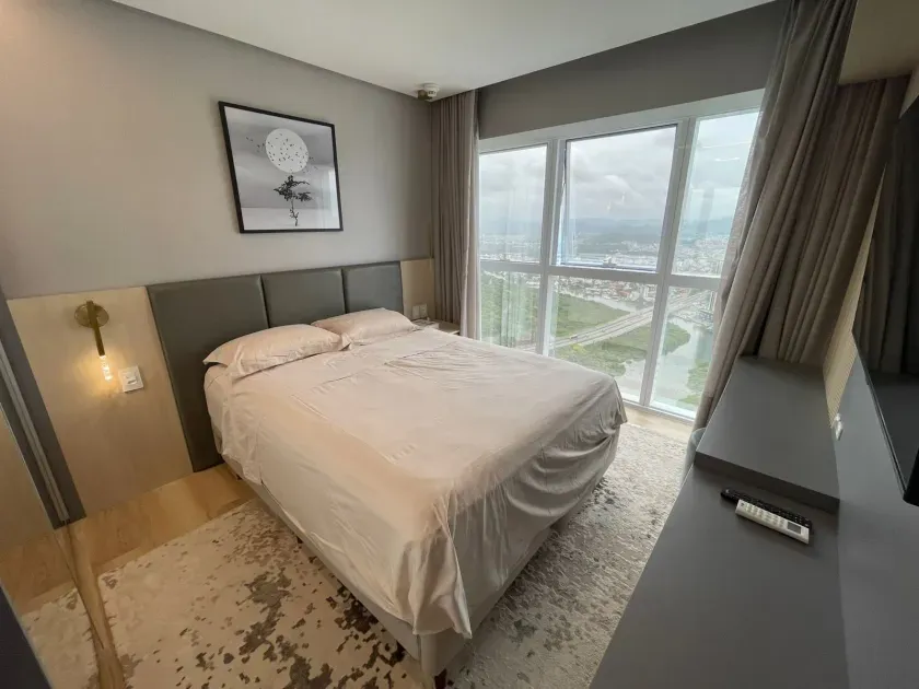 Apartamento alto padrão frente mar com 4 suítes e 3 vagas de garagem - Av. Atlântica/SC — foto 18