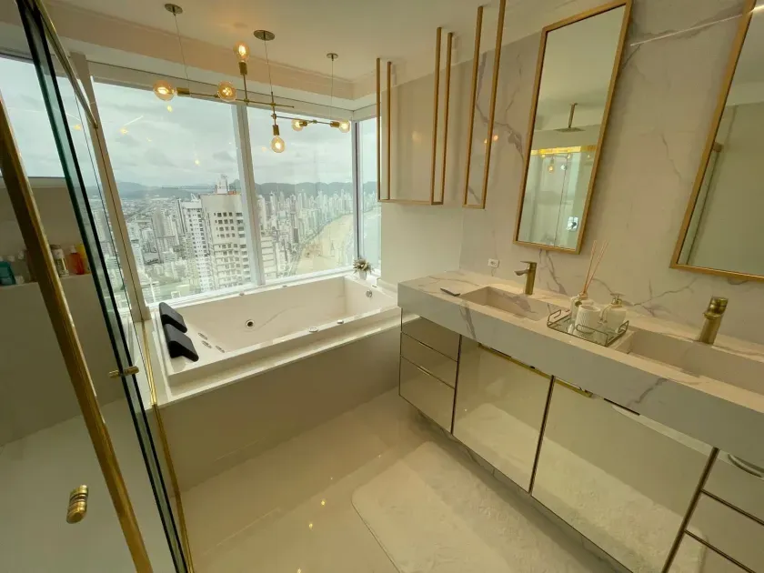 Apartamento alto padrão frente mar com 4 suítes e 3 vagas de garagem - Av. Atlântica/SC — foto 28