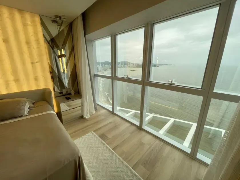 Apartamento alto padrão frente mar com 4 suítes e 3 vagas de garagem - Av. Atlântica/SC — foto 21