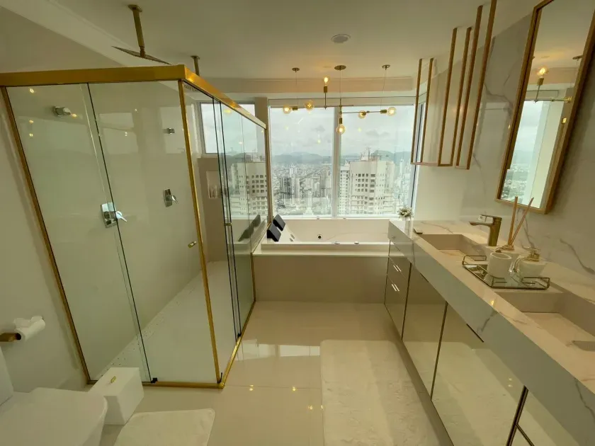 Apartamento alto padrão frente mar com 4 suítes e 3 vagas de garagem - Av. Atlântica/SC — foto 31