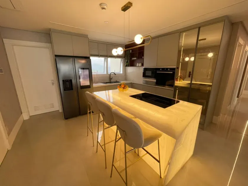 Apartamento alto padrão frente mar com 4 suítes e 3 vagas de garagem - Av. Atlântica/SC — foto 6