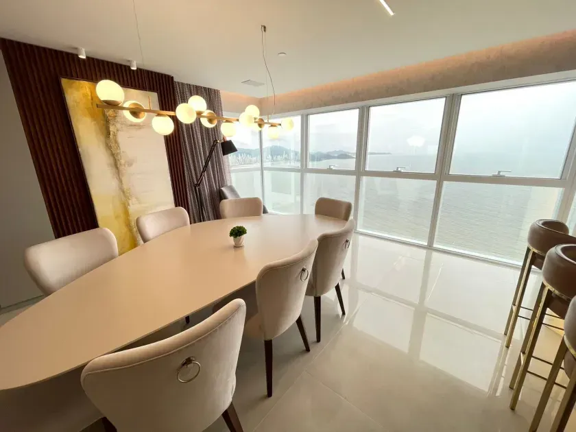 Apartamento alto padrão frente mar com 4 suítes e 3 vagas de garagem - Av. Atlântica/SC — foto 10