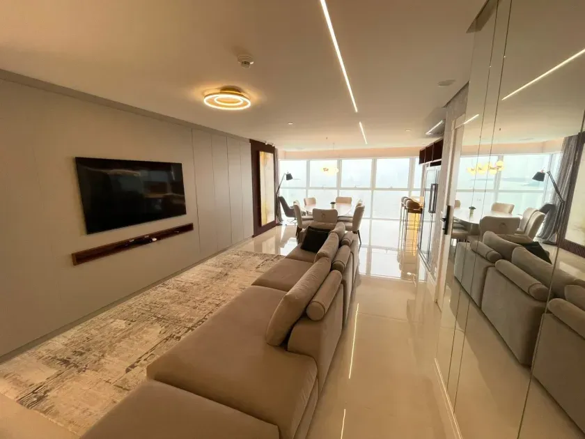 Apartamento alto padrão frente mar com 4 suítes e 3 vagas de garagem - Av. Atlântica/SC — foto 3