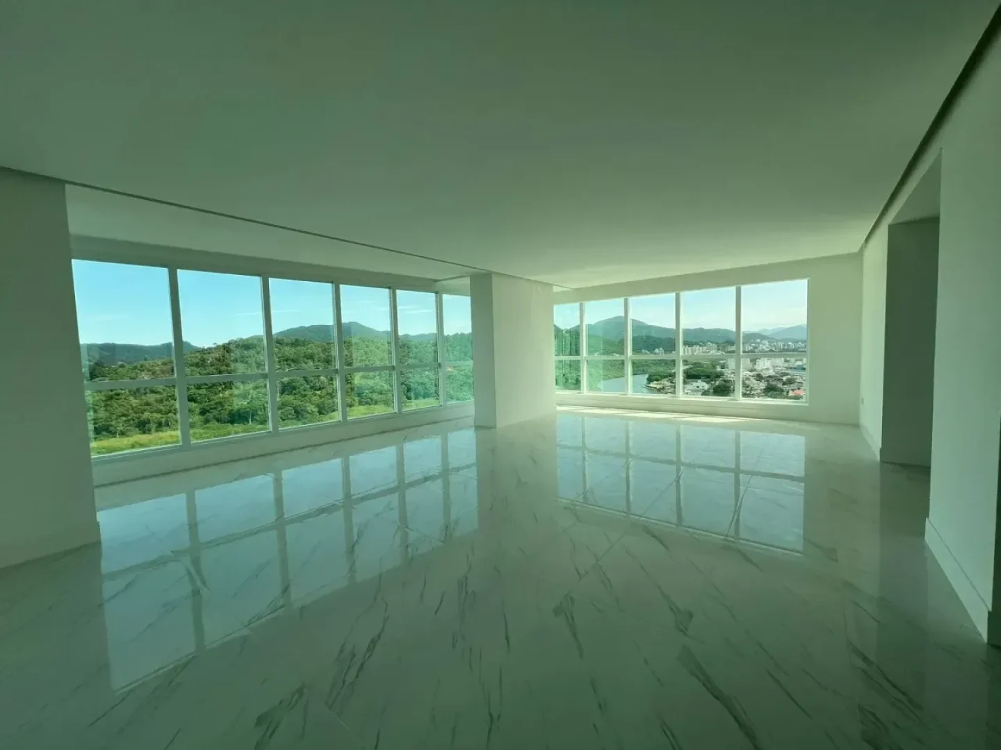 1727520943996