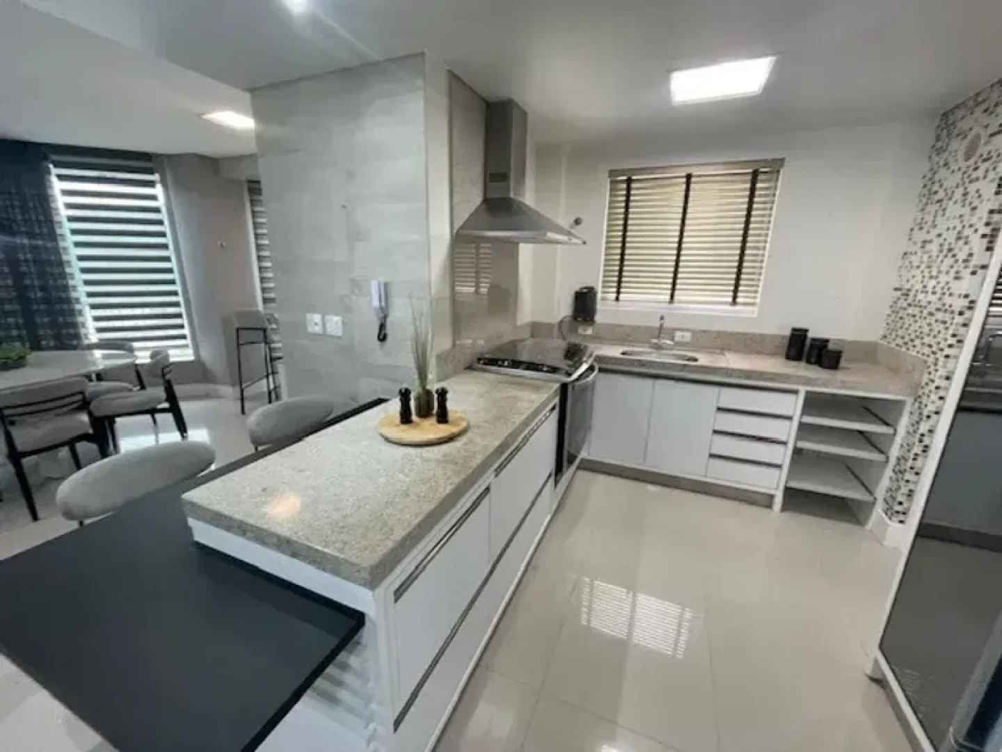 1736187657585