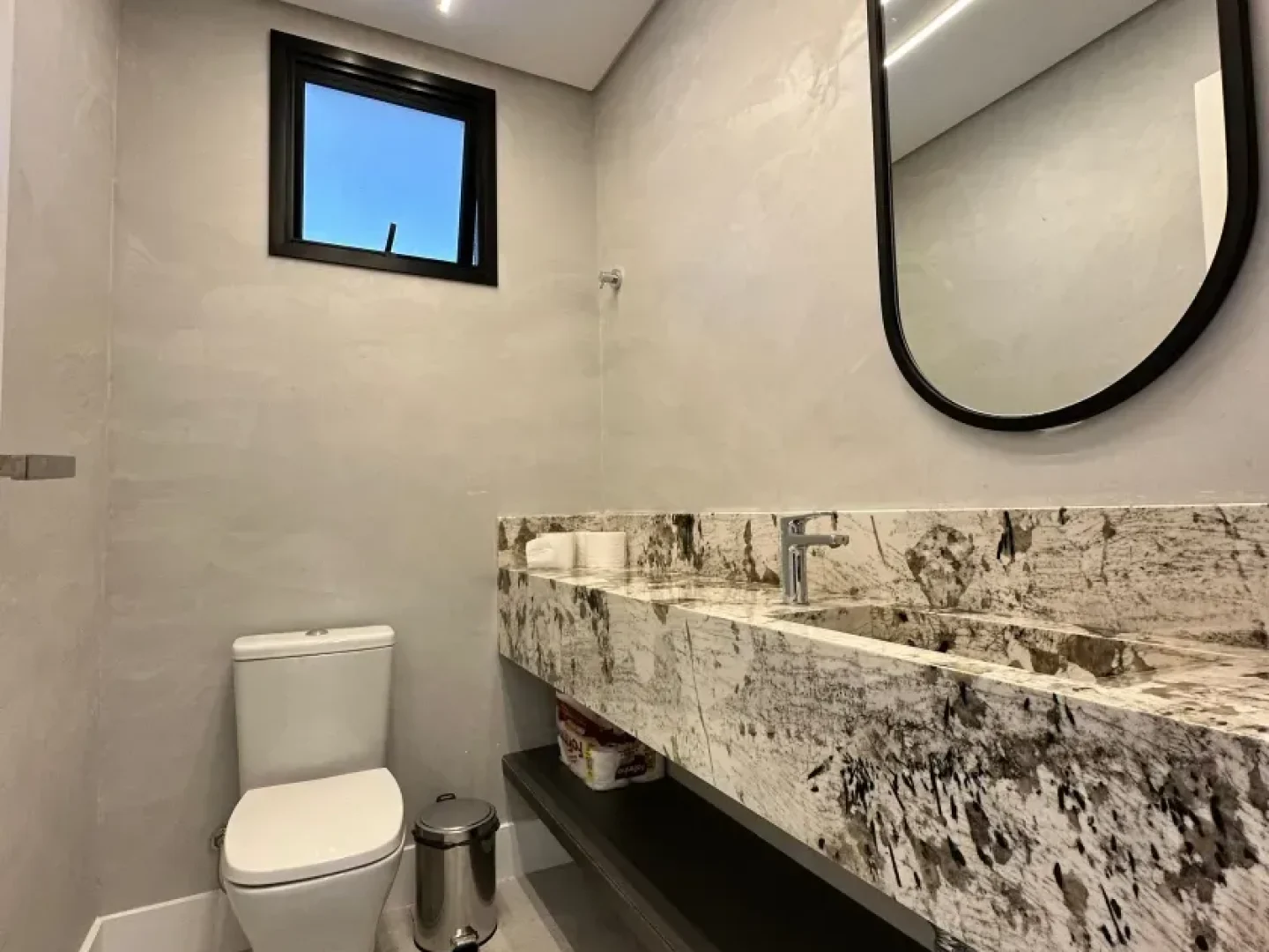 1748457621071